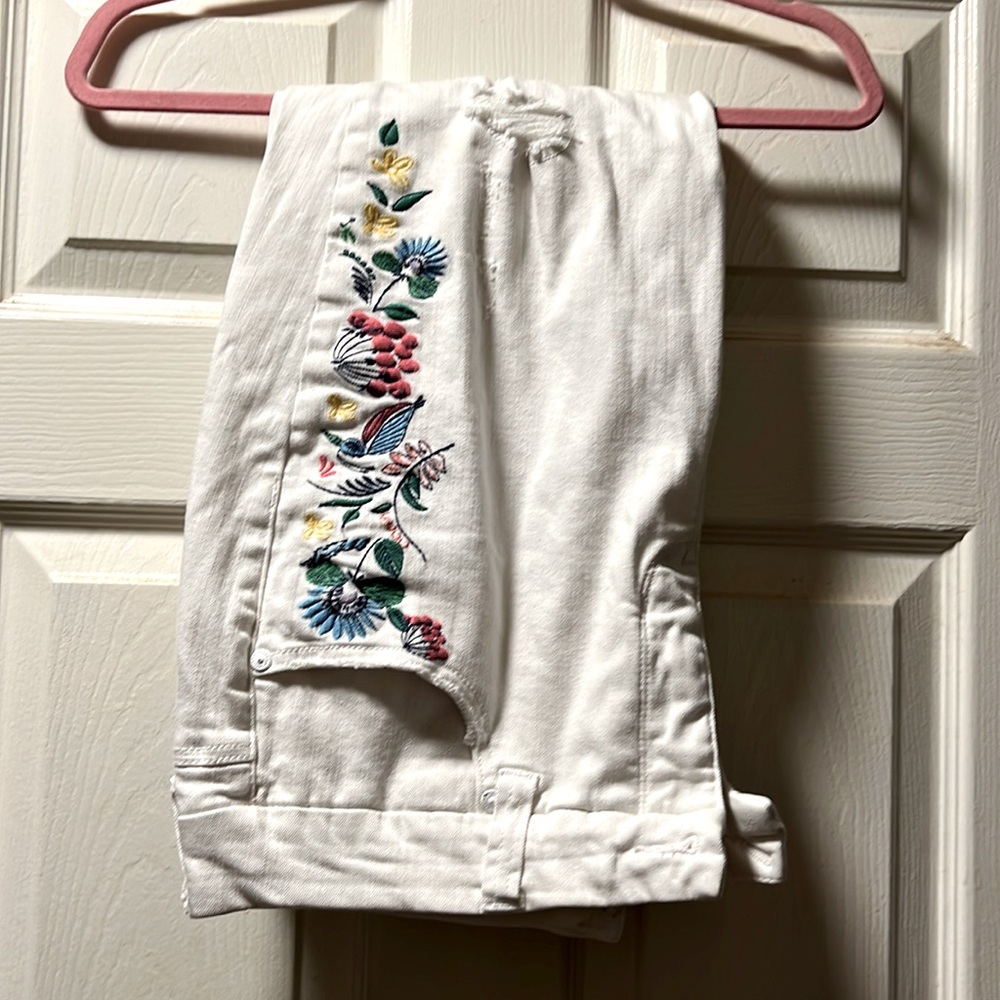 PLUS 16W Women’s White Embroidered Jeans